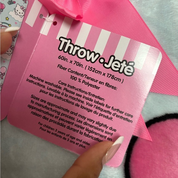 Hello Kitty NEW RELEASE Blue Balloon & Bows Plush Throw Blanket New Release - Picture 4 of 5